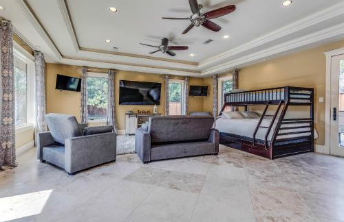 DFW Large Vacation Retreat with Private Pool and Hot Tub - Foto 36