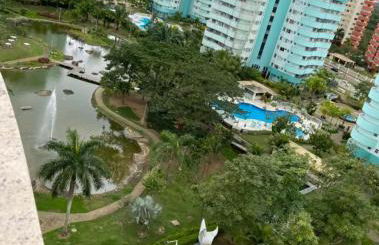 Mountain, lake and pool view apartment - Foto 9