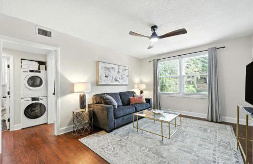 Sleek 2 BR Condo - 2 block from San Marco - Foto 6