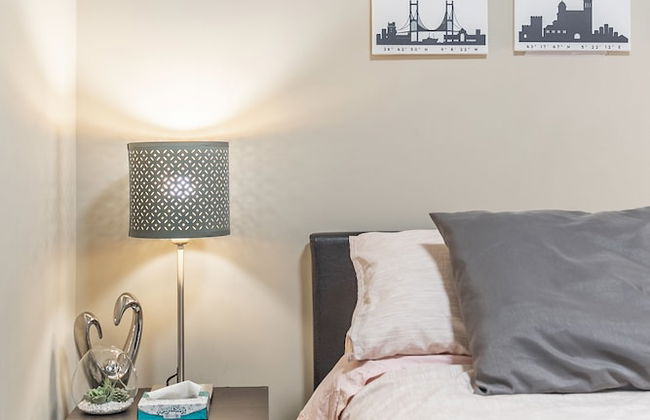 Stylish Suite in Downtown Toronto - Photo 4