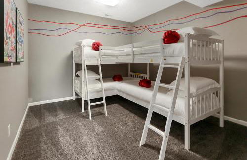 Charming 5BD - UNL 5mins - BBQ, Games & Backyard - Foto 11