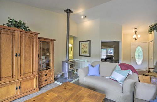 Anderson Island Retreat with Lakefront Deck and Canoe! - Foto 8