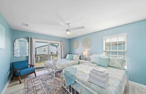 Beach Home with Cowboy Pool, Big Deck and Ocean View - Photo 20