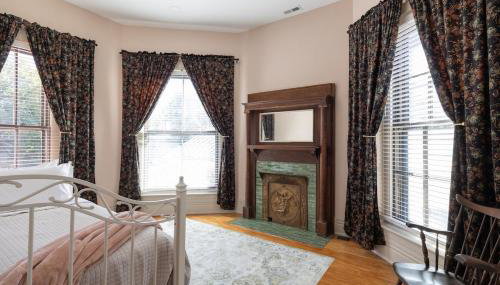 Blushing Pink Manor! Off Frankfort Ave! 8 BR! - Foto 2