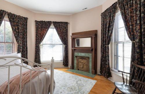 Blushing Pink Manor! Off Frankfort Ave! 8 BR! - Foto 2