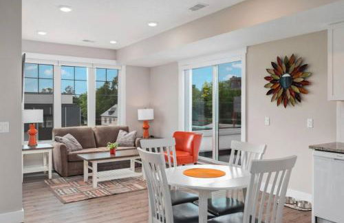 Private Hot Tub The Perch 14 Patio 2BR Downtown - Foto 3