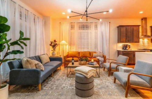 Skyline Views with Double Rooftop Deck & Game Room - Foto 10