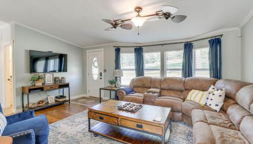 Outdoor Kitchen and Hot Tub Table Rock Lake House - Photo 4