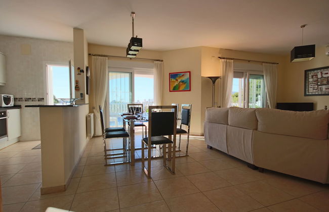 Sunny 3BR Villa w/ Endless Views & Heated Pool - Walk to Beach & Dining - Foto 16