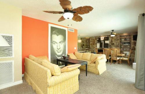 Alicia Alibi vintage Vegas pool house - Foto 66