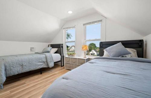 NYC Access 4BR Duplex Sleeps 10, Free Parking - Foto 45