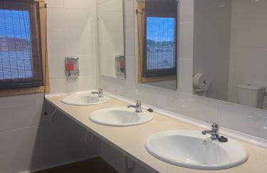 Granja escuela con bungalows Familias y grupos Parking privado gratuito - Foto 8