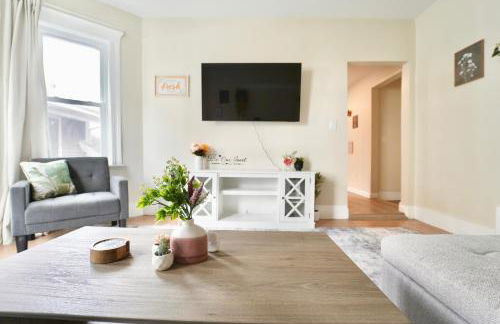 Spacious 4BDR 2BA Retreat near T-Station- 5 Mins to Boston - Photo 2