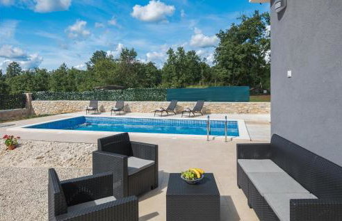 Awesome Home In Malisi With Kitchen - Photo 2