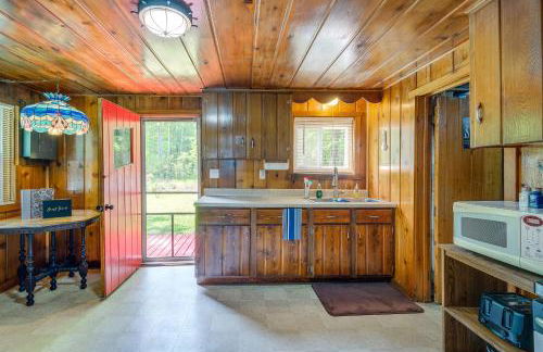 Charming Michigan Cottage with Sunroom and Lake Access - Foto 7