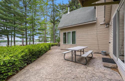 Relax Explore Waterfront Crawford Lake Cottage - 4878 - Foto 3