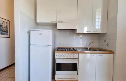 APPARTAMENTO VISTA MARE -E- con 2 camere da letto -Residence azzurro - Foto 5