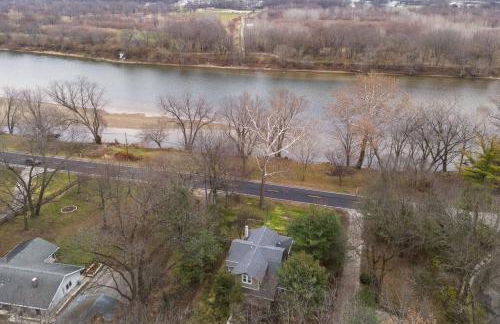 Riverside Retreat! - Photo 7