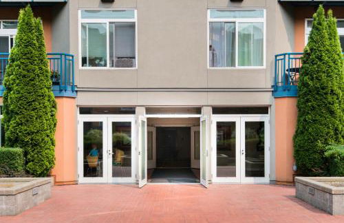 City Water View Oasis with Pool & Gym near Cruise in Heart of Seattle - Foto 42