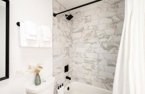 Chic Mid-Century Home Near Olde Town Arvada - Foto 24