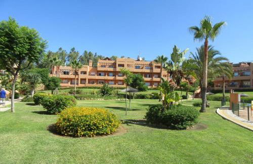 CASARES appart 2 ch dans parc tropical avec vue sur mer, montagne et piscine - Photo 24
