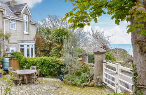 Elm Cottage - Photo 1