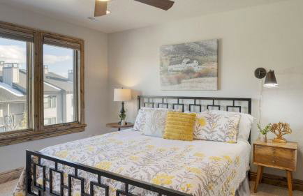 Blue Skies Lakeside Family-friendly Getaway w/ Hot Tub & BBQ - Foto 8