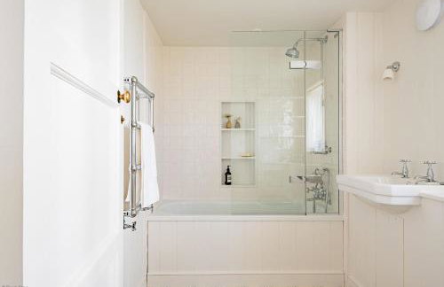 East Cottage by Bloom Stays - Photo 20