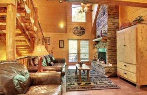 Astounding River View - Outdoor Hot Tub, Volleyball Net, Game Room + More! - Foto 12