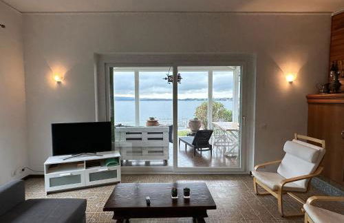 Villa Anastasye Your Lakefront Vacation Rental - Foto 14