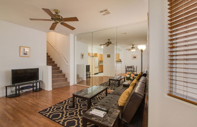 Beautiful Townhome with Pool - Foto 6