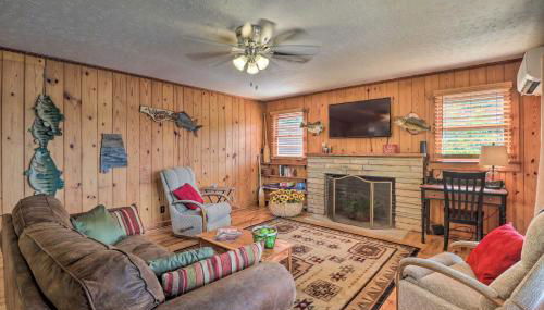 Waterfront Lake Martin Home with Grill and Beach! - Foto 5