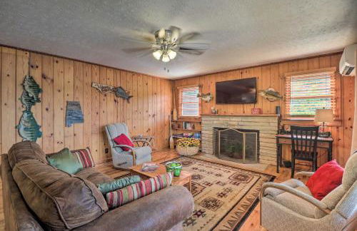 Waterfront Lake Martin Home with Grill and Beach! - Foto 5