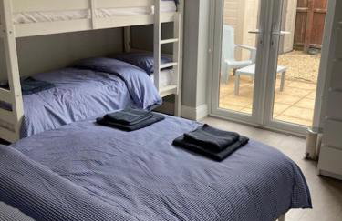 Highcliffe Apartment with Parking - Foto 13