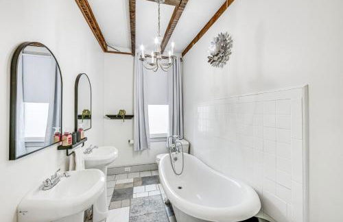 Pet and Family Friendly! Home with Fenced Yard and Deck - Foto 21