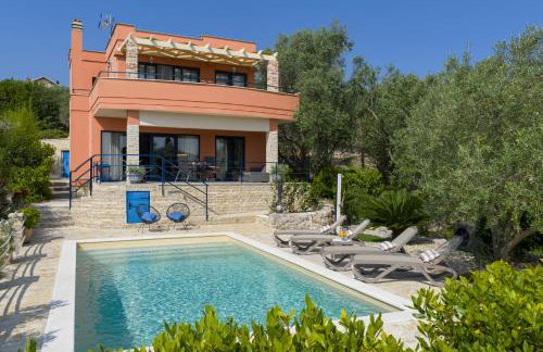 Apartment Serenity with Private Pool Near the Beach - Photo 1