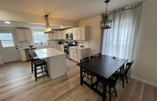 Modern Europe-Inspired Bungalow - Whole House with Workspace - Foto 6