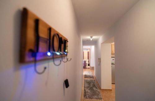 Mary's Downtown Home - a stroll away from Mount Vermio - Photo 26