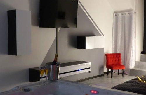 Nuit romantique avec Jacuzzi SPA privatif proche TOULOUSE - Foto 13