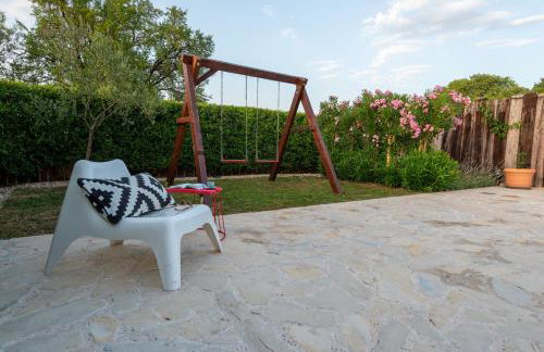 Cozy country home with heated outdoor pool - Photo 4