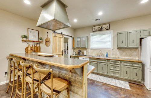 On-Site Creek and Spacious Yard Family Gem in Royal - Foto 10