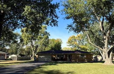 Delightful 3 Bd Home with King size bed, hot tub, playground! - Foto 51