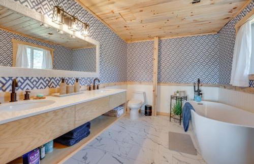 Mtn-View Getaway with Spacious Deck in Republic! - Photo 13