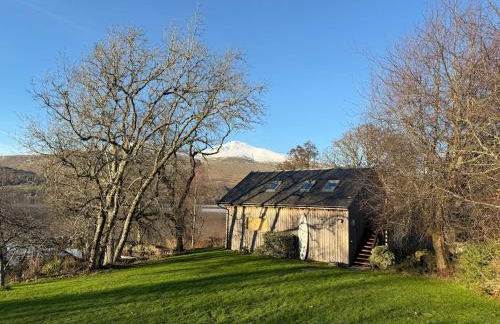 Ardeonaig Lodge with Hot Tub & Water Fronted Games room - Foto 28
