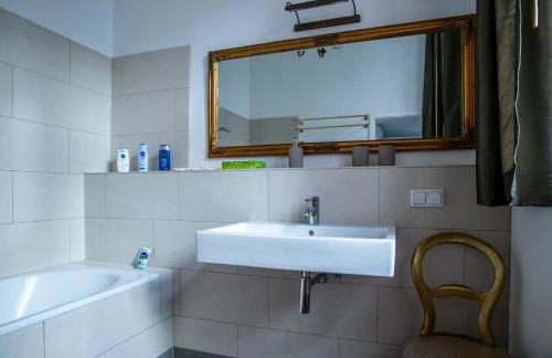 Alt-Berliner Eckkneipe - "Feuchte Ecke" - Foto 35