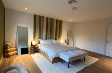 Super stylish 4 BR Home Steps from the Fun - Foto 76