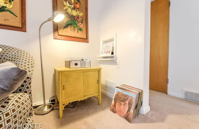 1 Br70's Inspired Comfy Condoclose to Broadmoor - Foto 2