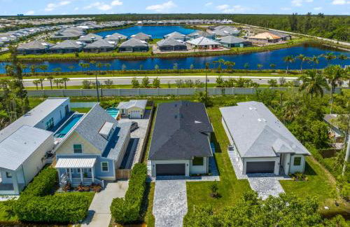 Colorful retreat near beach and pickleball courts - Foto 37