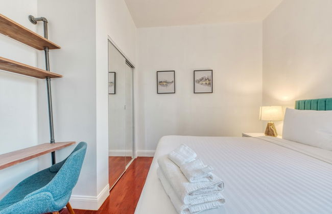 Stairway 3BR Apt w W D Ideal for Groups - Foto 6