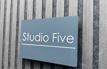 Yastayzzz at Studio 5 Bransford Rd - Foto 1